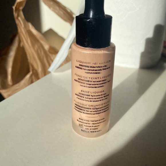 Makeup - Picture 2 of 2